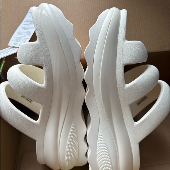 BNWT Crocs Mega Crush Triple Strap Sandals – Chalk White – Style ID: 521539 - Picture 11 of 15